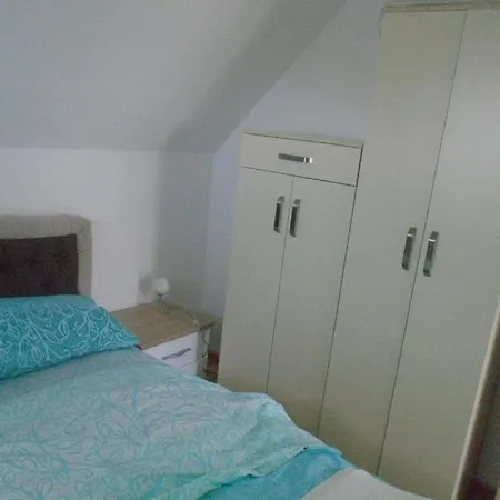 Bella Vista Apartment *