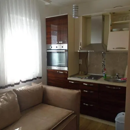 Bella Vista Apartment *